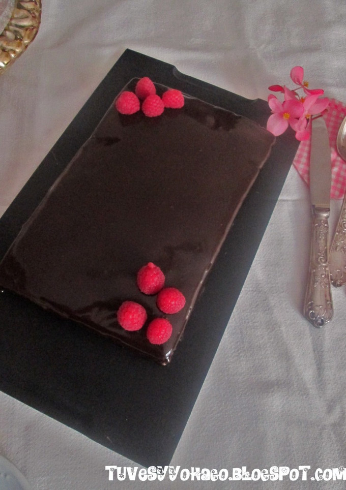 Una foto de Tarta de chocolate y frambuesas