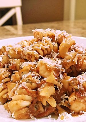 A picture of Roasted heirloom tomato mozzarella pasta.