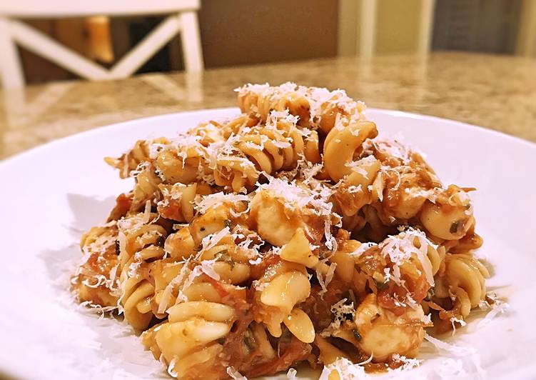 Easiest Way to Prepare Any-night-of-the-week Roasted heirloom tomato mozzarella pasta