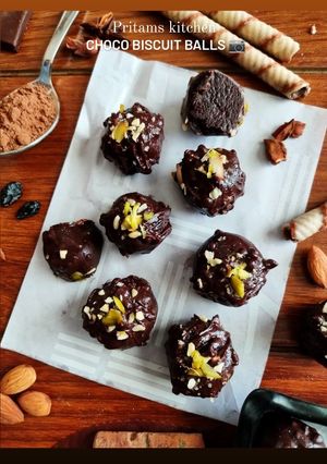 चोको बिस्कुट बॉल्स (Choco biscuit balls recipe in hindi) रेसिपी मुख्य फोटो