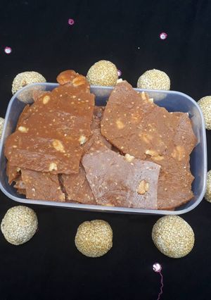 A picture of Sesame soft laddu and chikki..