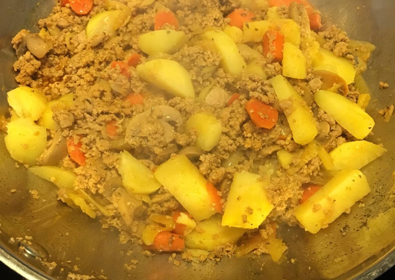 Picadillo de Pavo con Champiñones, Papas y Zanahorias