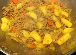 Una foto de Picadillo de Pavo con Champiñones, Papas y Zanahorias