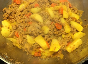 Una foto de Picadillo de Pavo con Champiñones, Papas y Zanahorias
