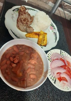 Una foto de Frijoles rancheros colombianos