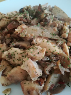 Una foto de Setas concha con pescaito al ajito