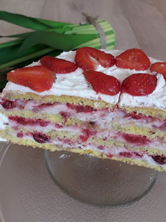 Piros bogyós gyümölcs torta recept fotója