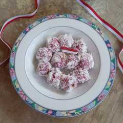 Klepon Ubi Merah Putih 🇮🇩-レシピのメイン写真
