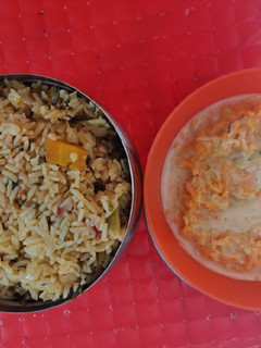வெஜிடபிள் பிரியாணி & கேரட், வெள்ளரிக்காய் பச்சடி (Vegetable biryani recipe in tamil) செய்முறை முக்கிய புகைப்படம்