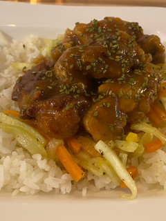 Una foto de Pollo oriental a la naranja