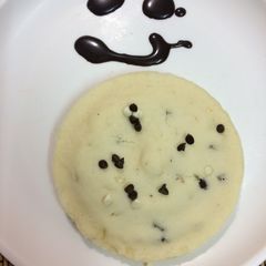 A picture of Chocolate chip microwave pancake.