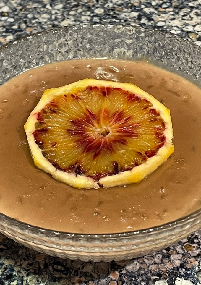 Una foto de Arroz con leche de chocolate y naranja sanguina