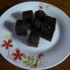 A picture of Brownies teflon yummy,,,☺☺.