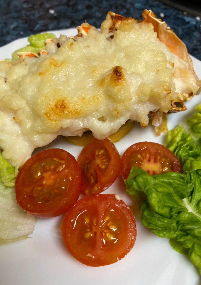 Una foto de Carne de langosta a la parmesana al horno
