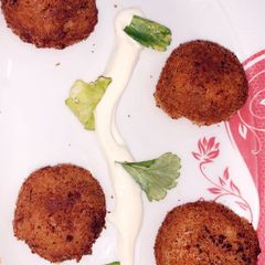 A picture of Bread balls.