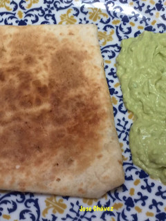 Una foto de Chimichanga de champiñones y Guacamole casero rico