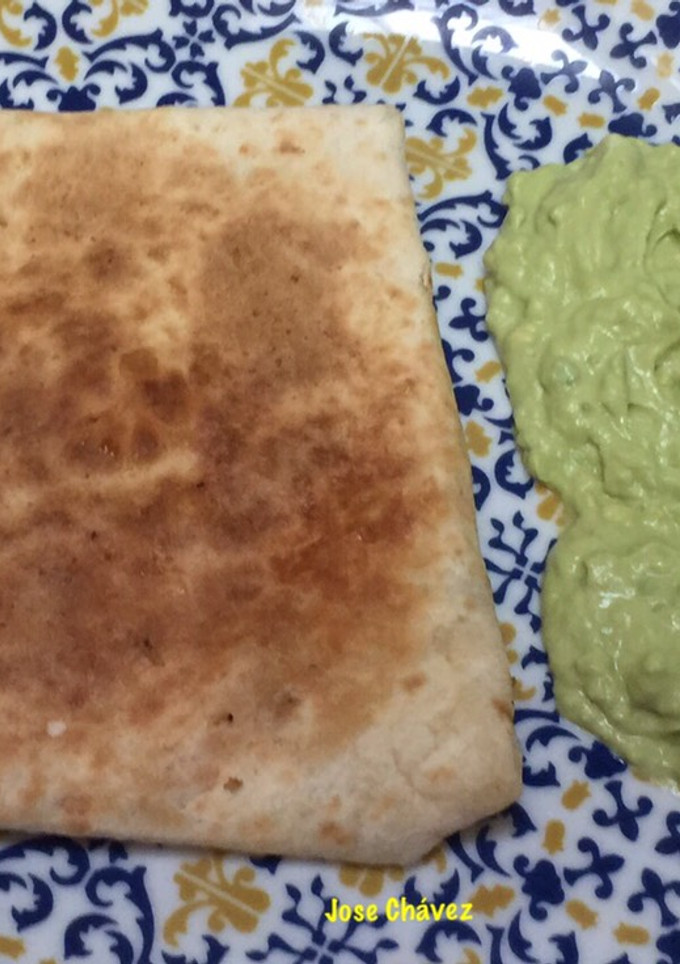 Una foto de Chimichanga de champiñones y Guacamole casero rico