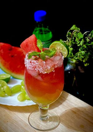 वॉटरमेलन ग्रेप्स मोजीतो (watermelon grapes mojito recipe in Hindi) रेसिपी मुख्य फोटो