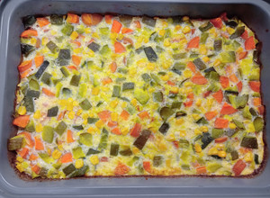 Una foto de Tortilla de verduras multicolor 🥕🌽🫑