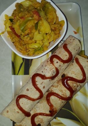 A picture of Vegetable khichdi roll.