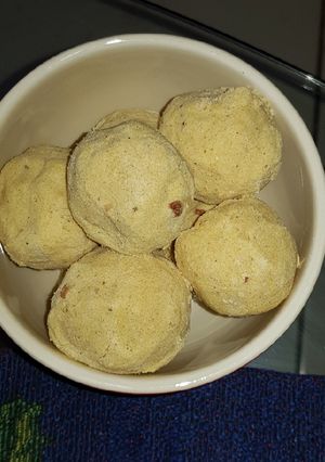 A picture of Ghee balls.