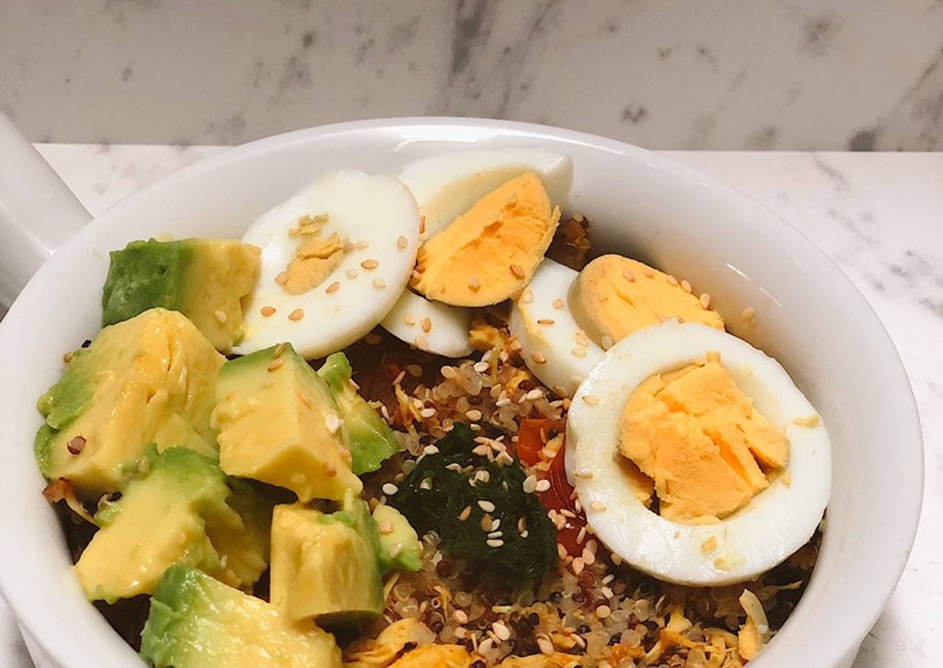 Almuerzo saludable: bowl de quinoa con pollo desmechado 🍗 🥣