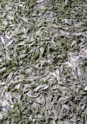 Una foto de Fideos de huevo con espinaca!!