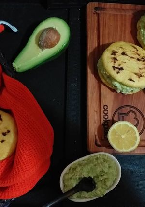 Una foto de Arepas reina pepiadas