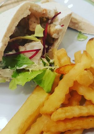 Gyros gluténmentes pitával, tejmentes öntettel recept fotója