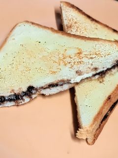 ચીઝ ચોકલેટ સેન્ડવીચ(Cheese chocolate sandwich recipe in Gujarati) રેસીપી મુખ્ય ફોટો