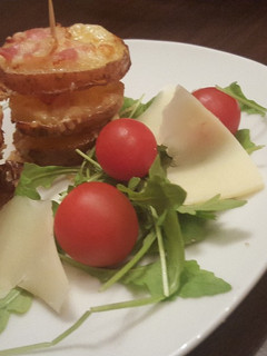 Sajtos-baconos burgonyatallér recept fotója