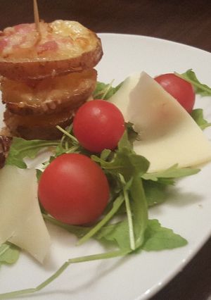 Sajtos-baconos burgonyatallér recept fotója