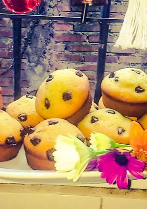 Una foto de Muffins de naranja y chips de chocolate