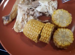 Foto principal de Pollo al horno con mazorcas de maíz