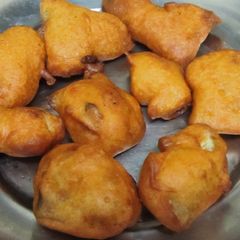 A picture of Vazhakkai bajji (Raw banana bajji).