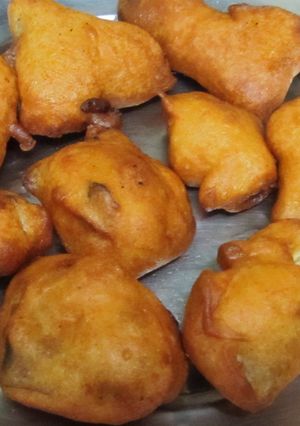 A picture of Vazhakkai bajji (Raw banana bajji).