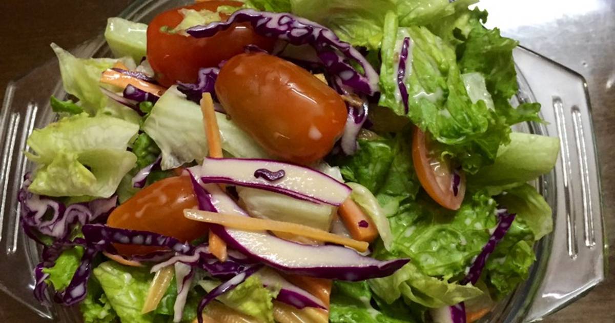 Làm thế nào để tạo được nước sốt mè rang đậm đà và đúng chuẩn cho salad rau trộn?
