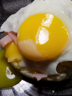 Una foto de Sándwich Argentino con huevo  (ni croque madame, ni croque monsieur)