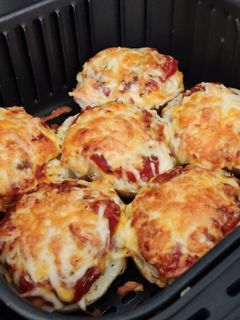 Una foto de Patatas asadas rellenas de jamón serrano y queso gratinadas en airfryer