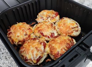Foto principal de Patatas asadas rellenas de jamón serrano y queso gratinadas en airfryer