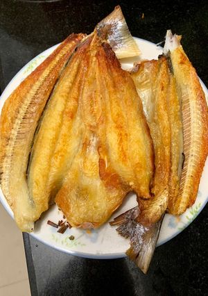 Hình của món Cá dứa một nắng chiên.