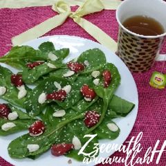 A picture of Strawberry, Spinach and Almond Salad.