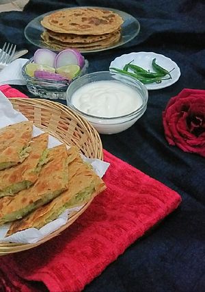 A picture of Stuffed paneer paratha.