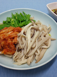 泡菜酸辣菇絲 ♥ 涼拌菇絲 2 的食譜成品照片