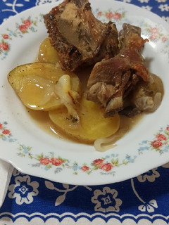 Una foto de 🐓Pitu caleya o pollo al horno con patatas muy fácil