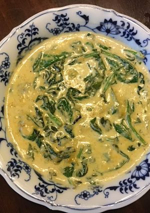 A picture of California Farm Spinach in Cheddar Cheese Sauce.