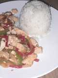 Arroz con salteado de morrón y pollo