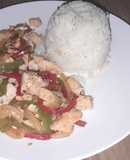 Arroz con salteado de morrón y pollo