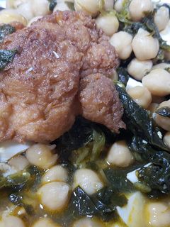 Una foto de Potaje de Garbanzos con Espinacas, Bacalao...😋🍽