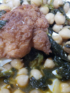 Una foto de Potaje de Garbanzos con Espinacas, Bacalao...😋🍽